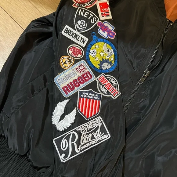 Black bomber jacket with patches - Picture 3 of 4